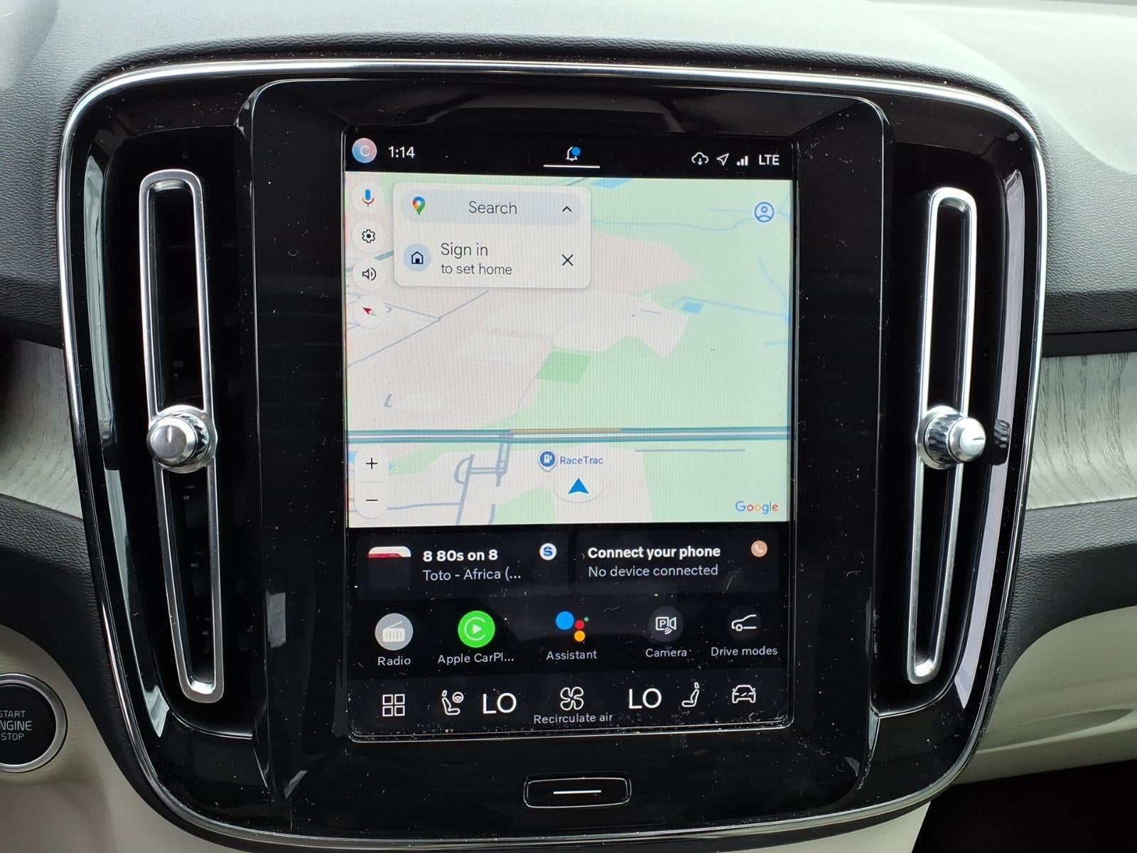 2023 Volvo XC40 Plus Bright Theme