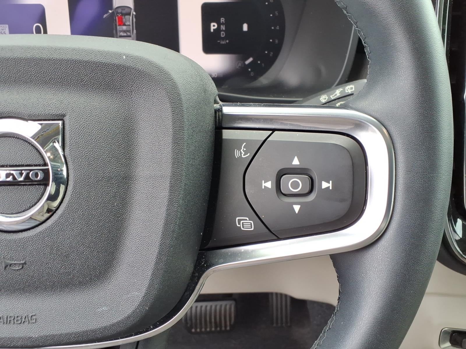 2023 Volvo XC40 Plus Bright Theme