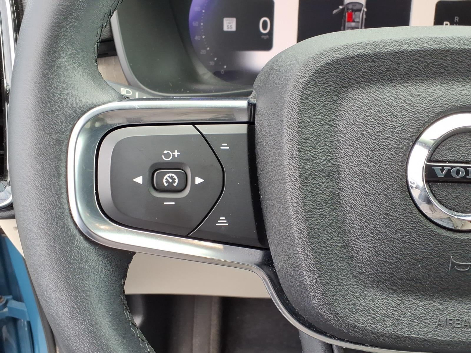 2023 Volvo XC40 Plus Bright Theme