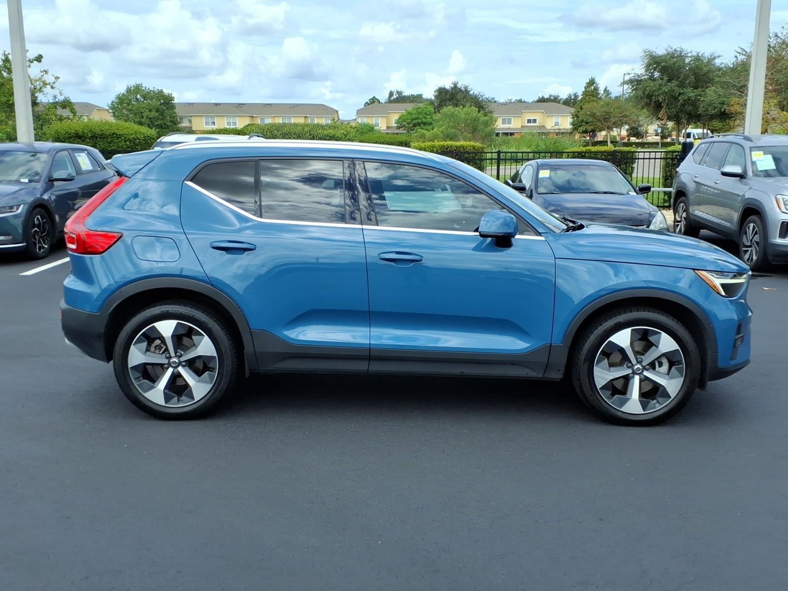 2023 Volvo XC40 Plus Bright Theme