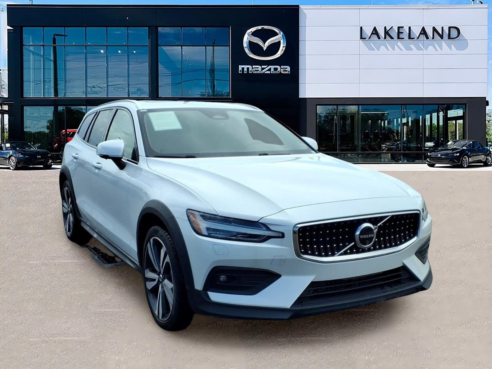 2025 Volvo V60 Cross Country Plus