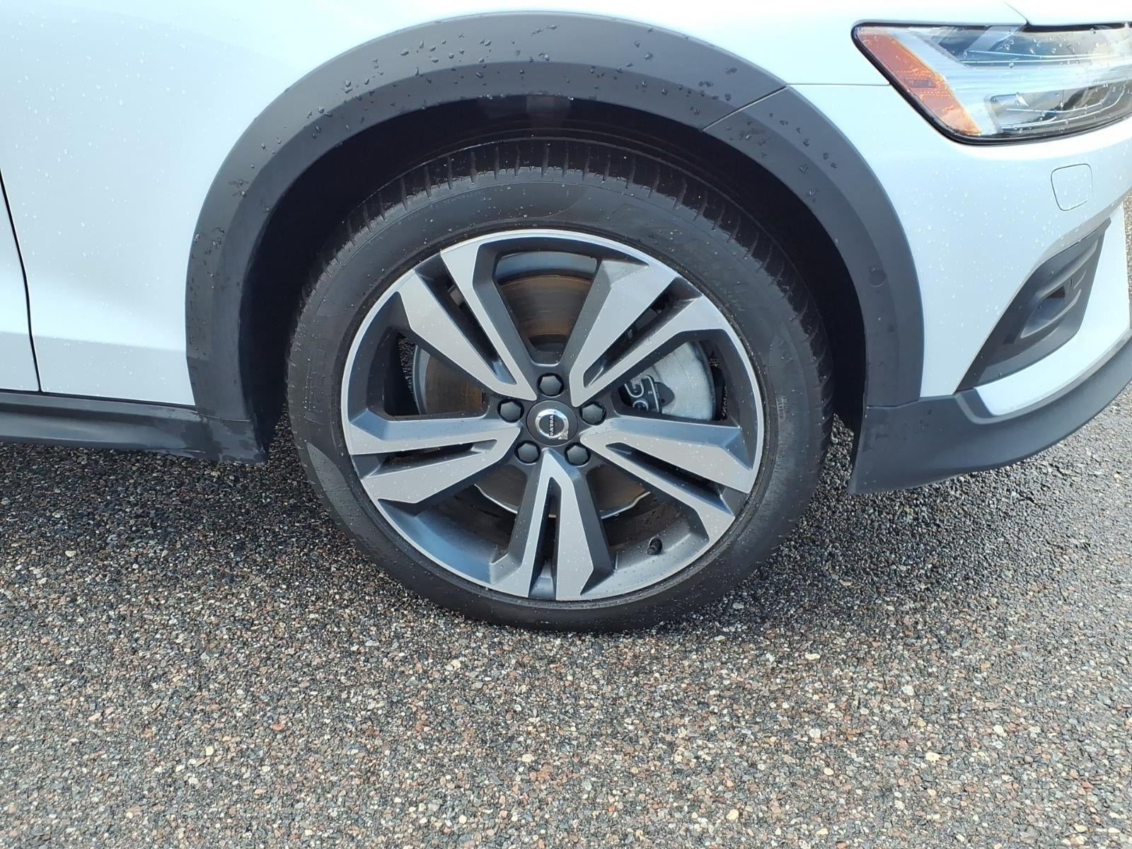 2025 Volvo V60 Cross Country Plus