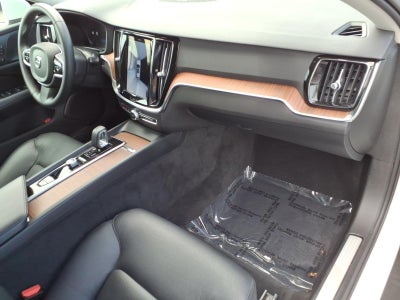 2025 Volvo V60 Cross Country Plus