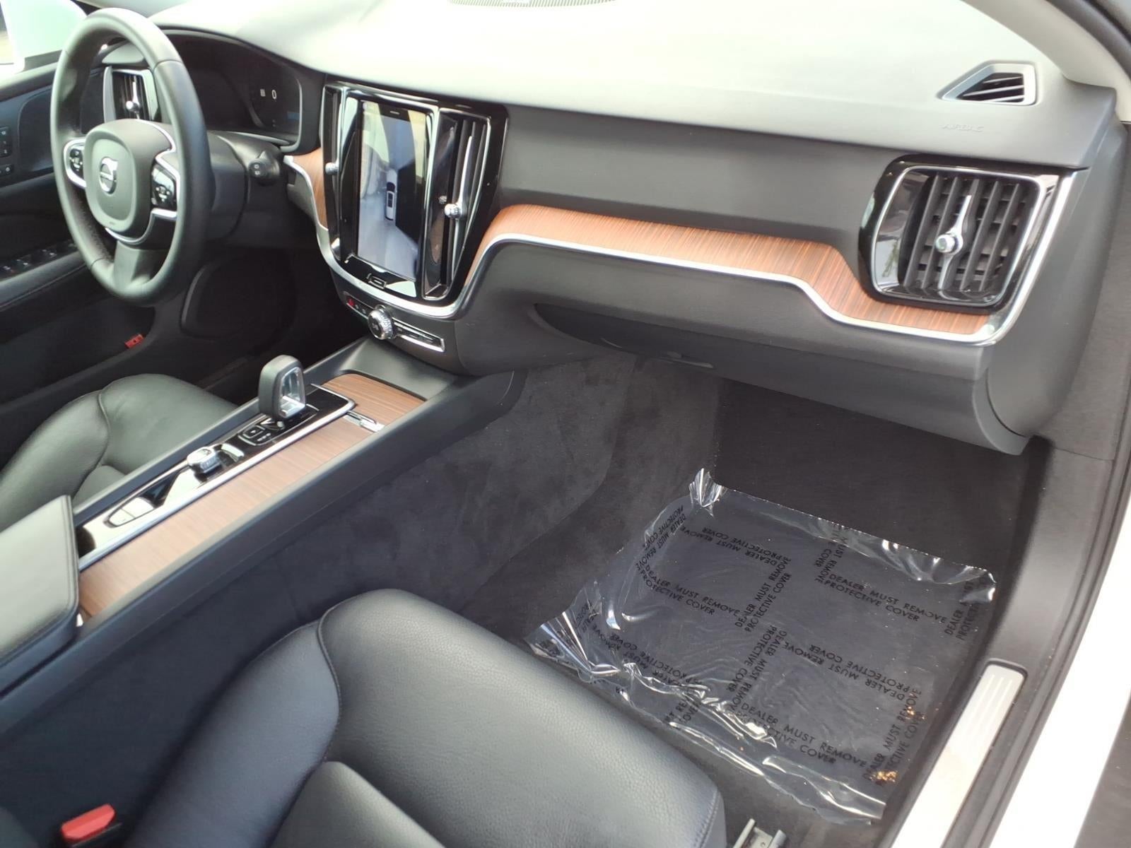2025 Volvo V60 Cross Country Plus