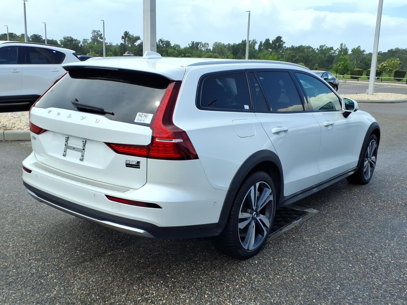 2025 Volvo V60 Cross Country Plus