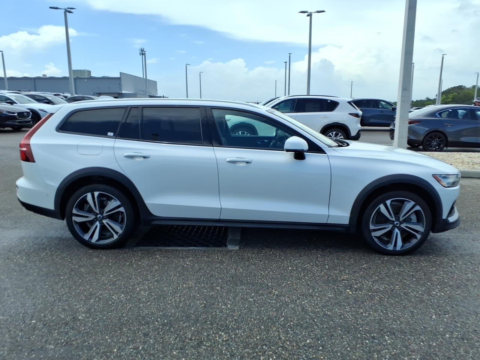 2025 Volvo V60 Cross Country Plus
